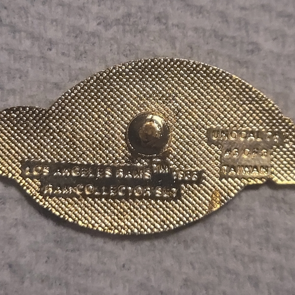Unocal 76- LA Rams Pin - Picture 4 of 4